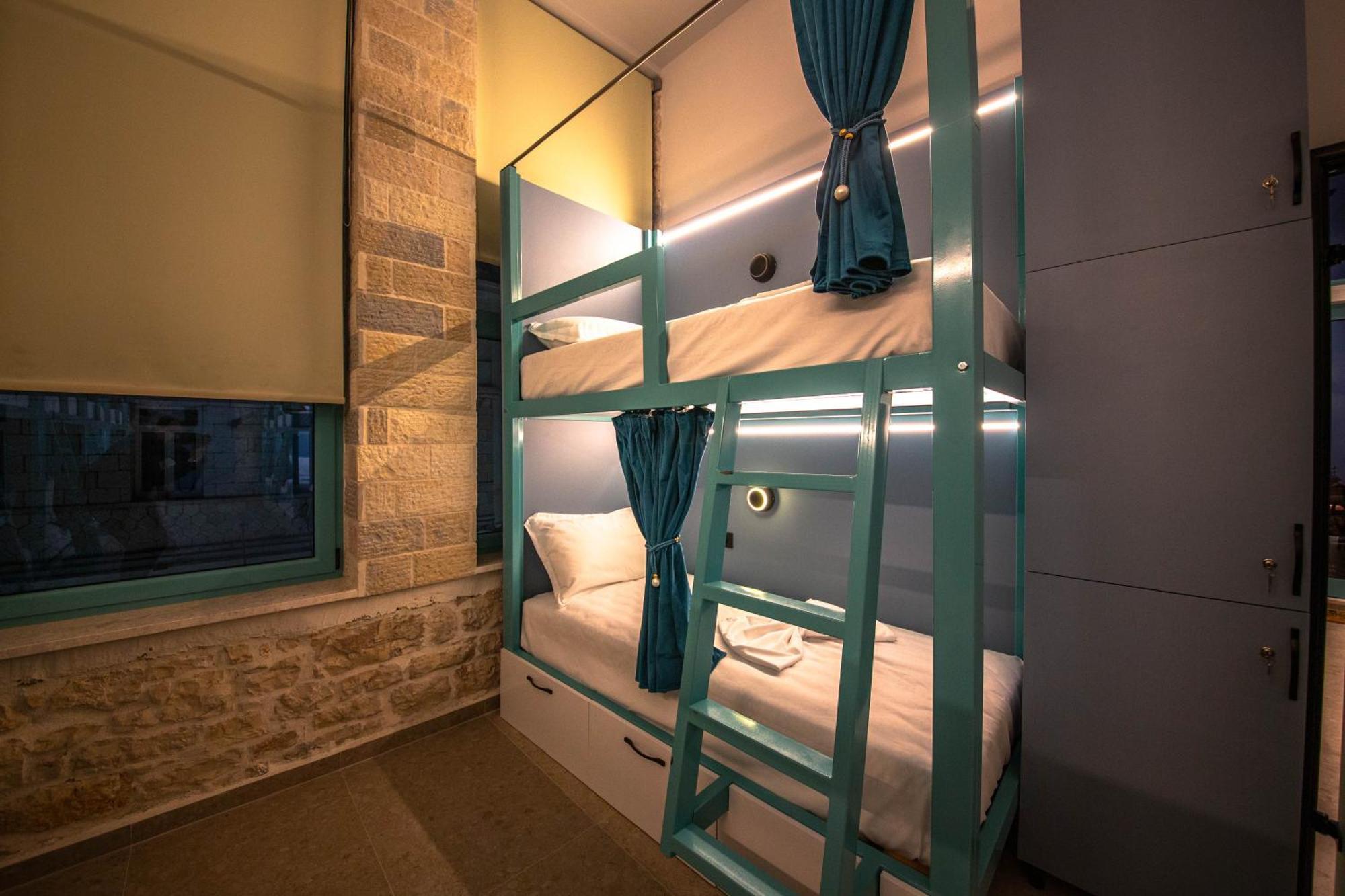 Vega 43 Hostel Sarande Exterior photo