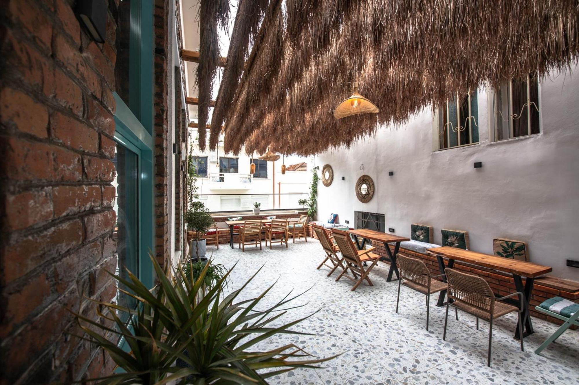 Vega 43 Hostel Sarande Exterior photo