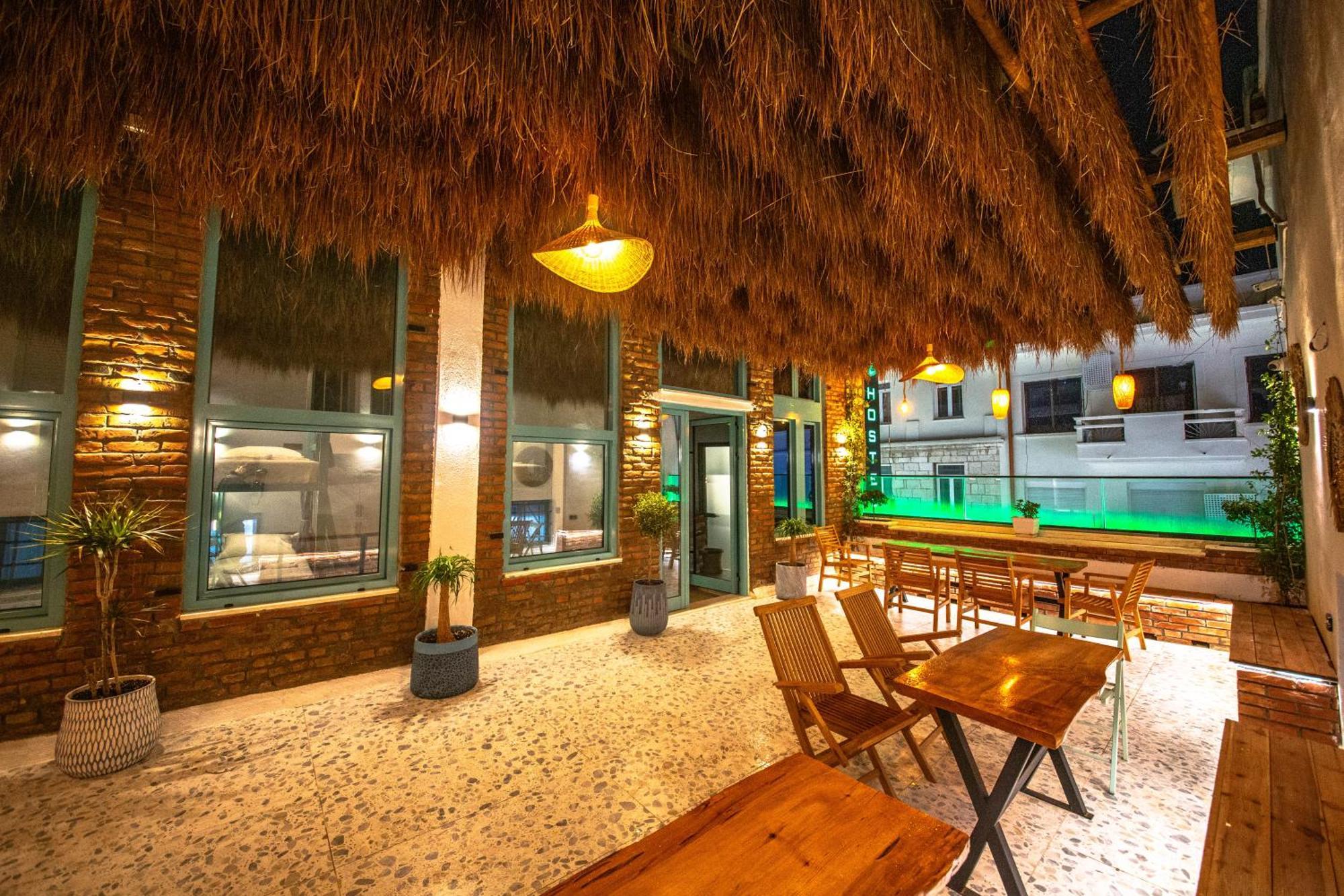Vega 43 Hostel Sarande Exterior photo